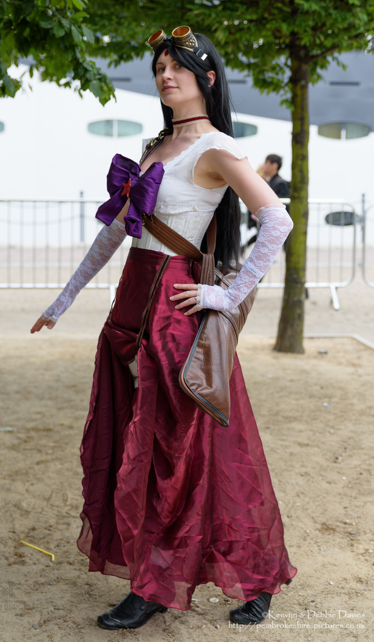 Saffine's Facebook page: https://www.facebook.com/SaffineCosplay<br/><br/>Saffine's blog: http://saffinecosplay.com