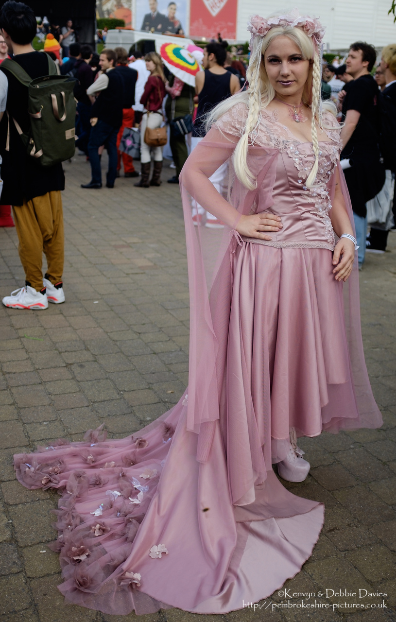 If you can identify the characters (or if you are one of the characters) then please email me at <a href="mailto:webmaster@pembrokeshire-pictures.co.uk">webmaster@pembrokeshire-pictures.co.uk</a>.