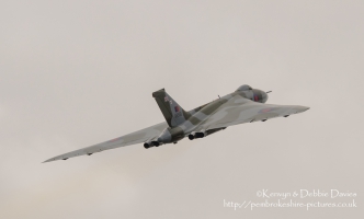 AVRO Vulcan XH558 "The Spirit Of Great Britain", Wales National Air Show 2015