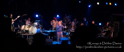 Roland Gift guests with Jools Holland and His Rhythm & Blues Orchestra