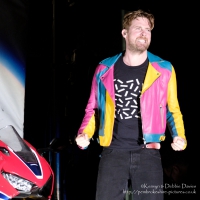 Kaiser Chiefs at CarFest 2017