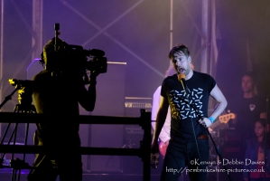 Kaiser Chiefs at CarFest 2017