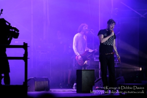 Kaiser Chiefs at CarFest 2017