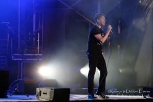 Kaiser Chiefs at CarFest 2017