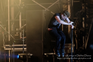 Kaiser Chiefs at CarFest 2017