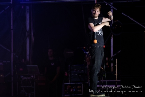 Kaiser Chiefs at CarFest 2017